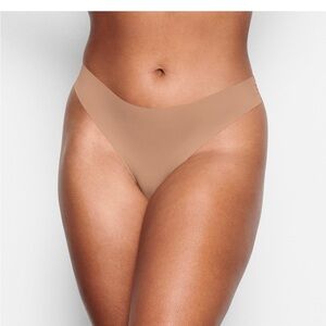 SKIMS Naked Dipped Thong | Sienna | L